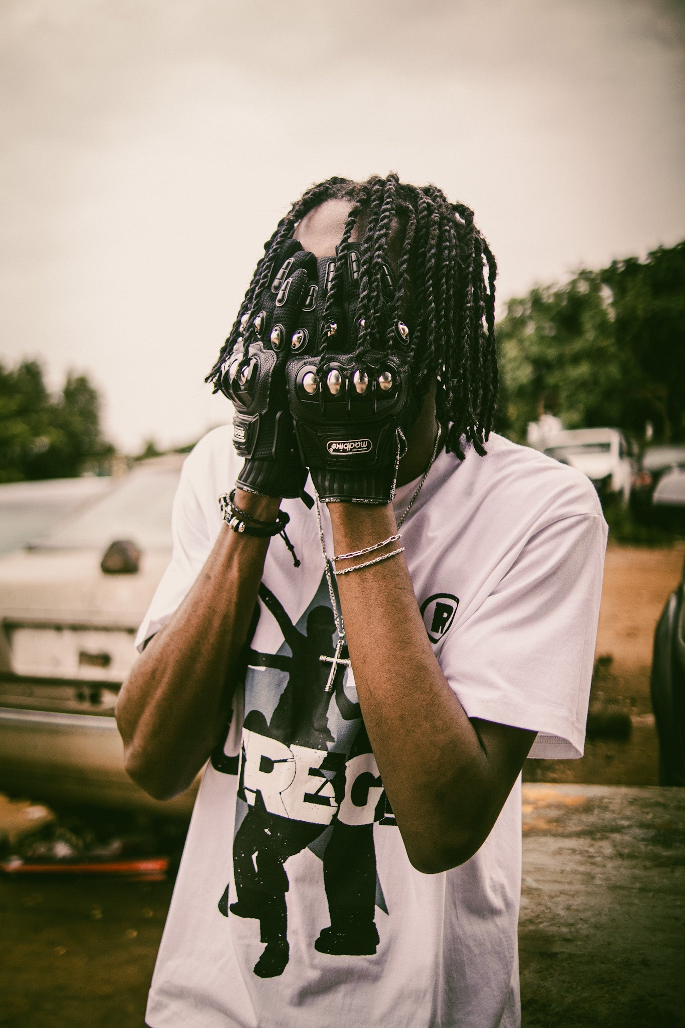 UNREGN I.D WHITE TEE