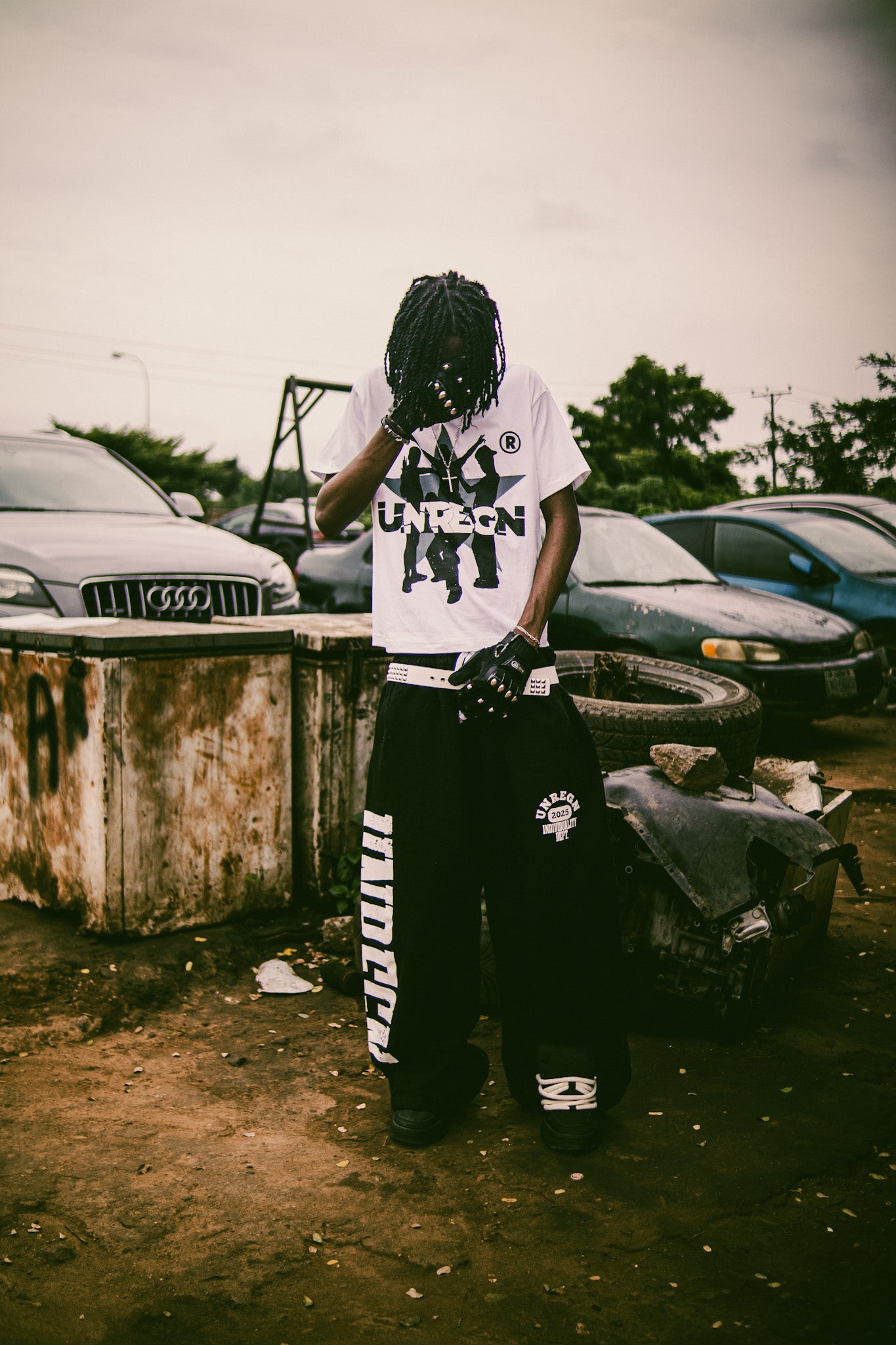 UNREGN I.D WHITE TEE